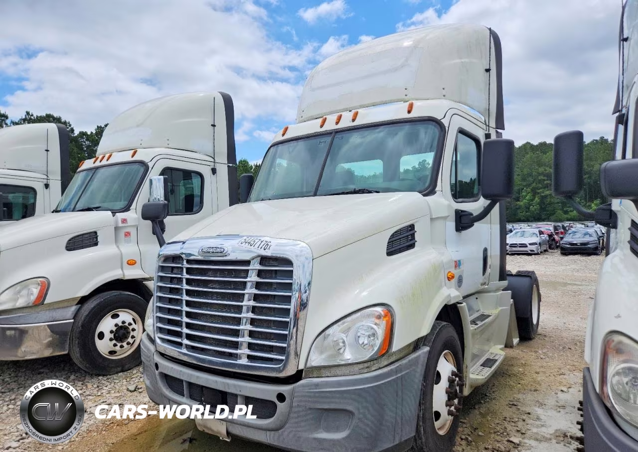 2015 Freightliner Cascadia Semi Truck VIN:3AKBGADV6FSGU9325 - 2