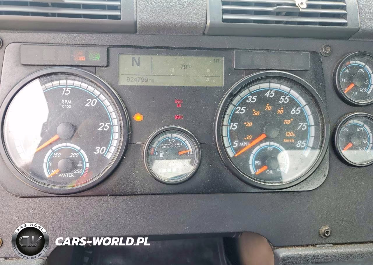 2015 Freightliner Cascadia Semi Truck VIN:3AKBGADV6FSGU9325 - 8