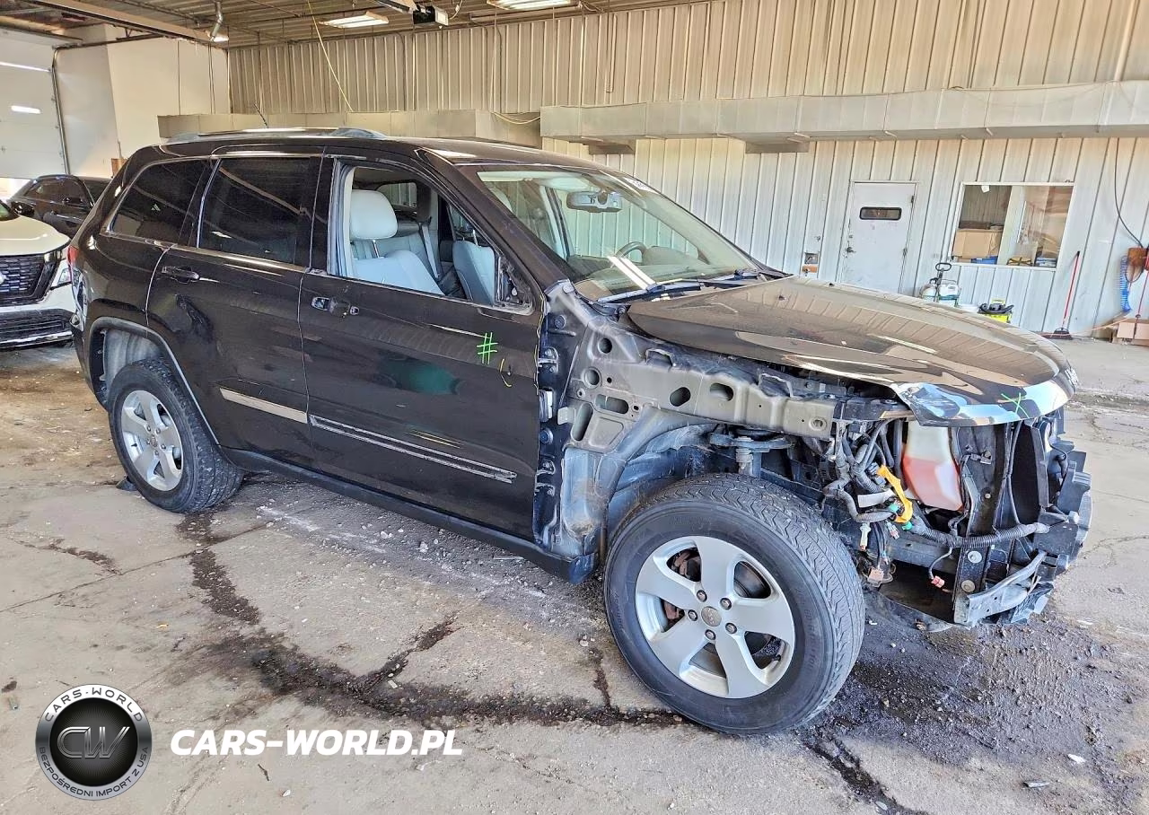 2011 Jeep Grand Cherokee Laredo VIN:1J4RR4GG8BC573912 - 4