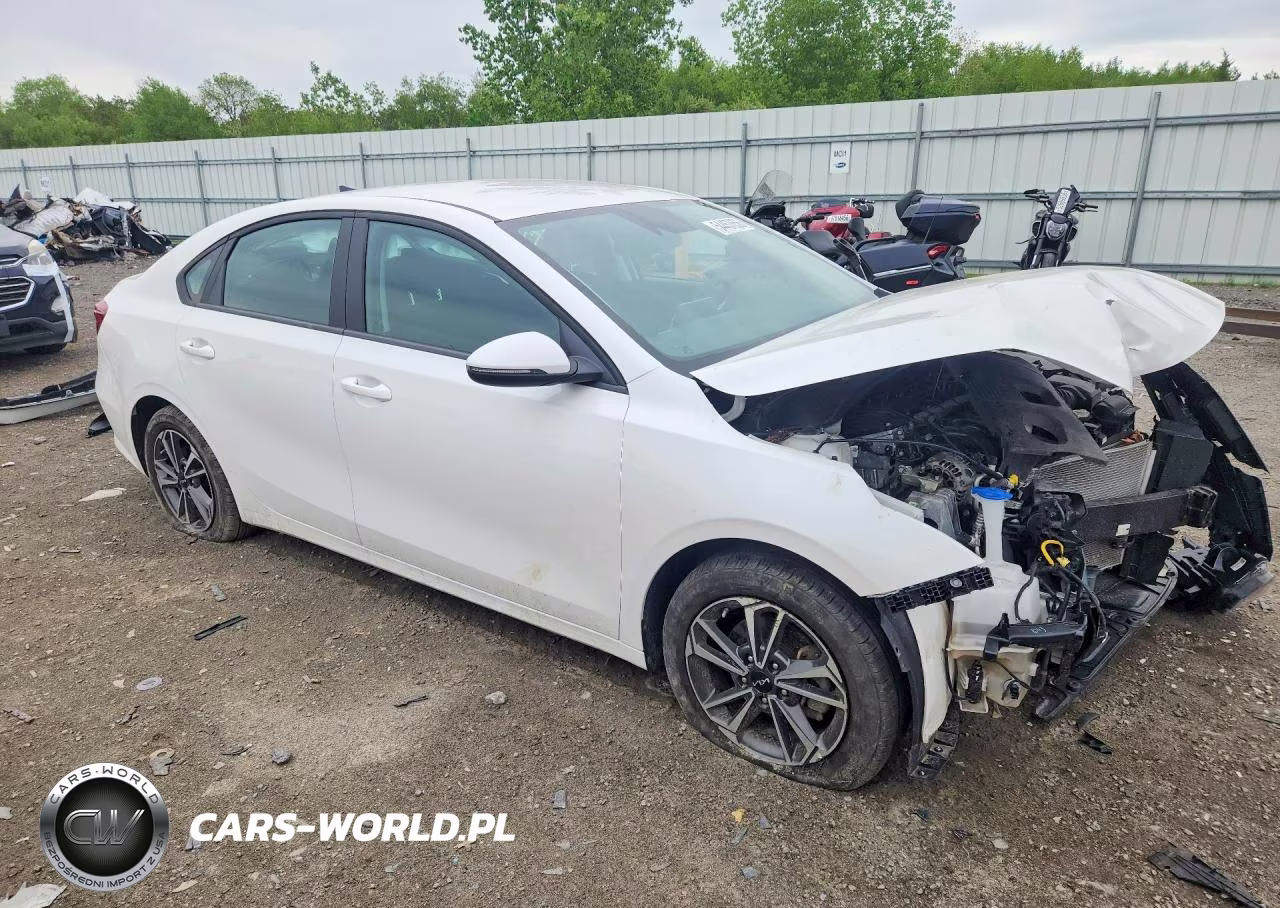 2023 Kia Forte Lxs VIN:3KPF24AD6PE513803 - 4