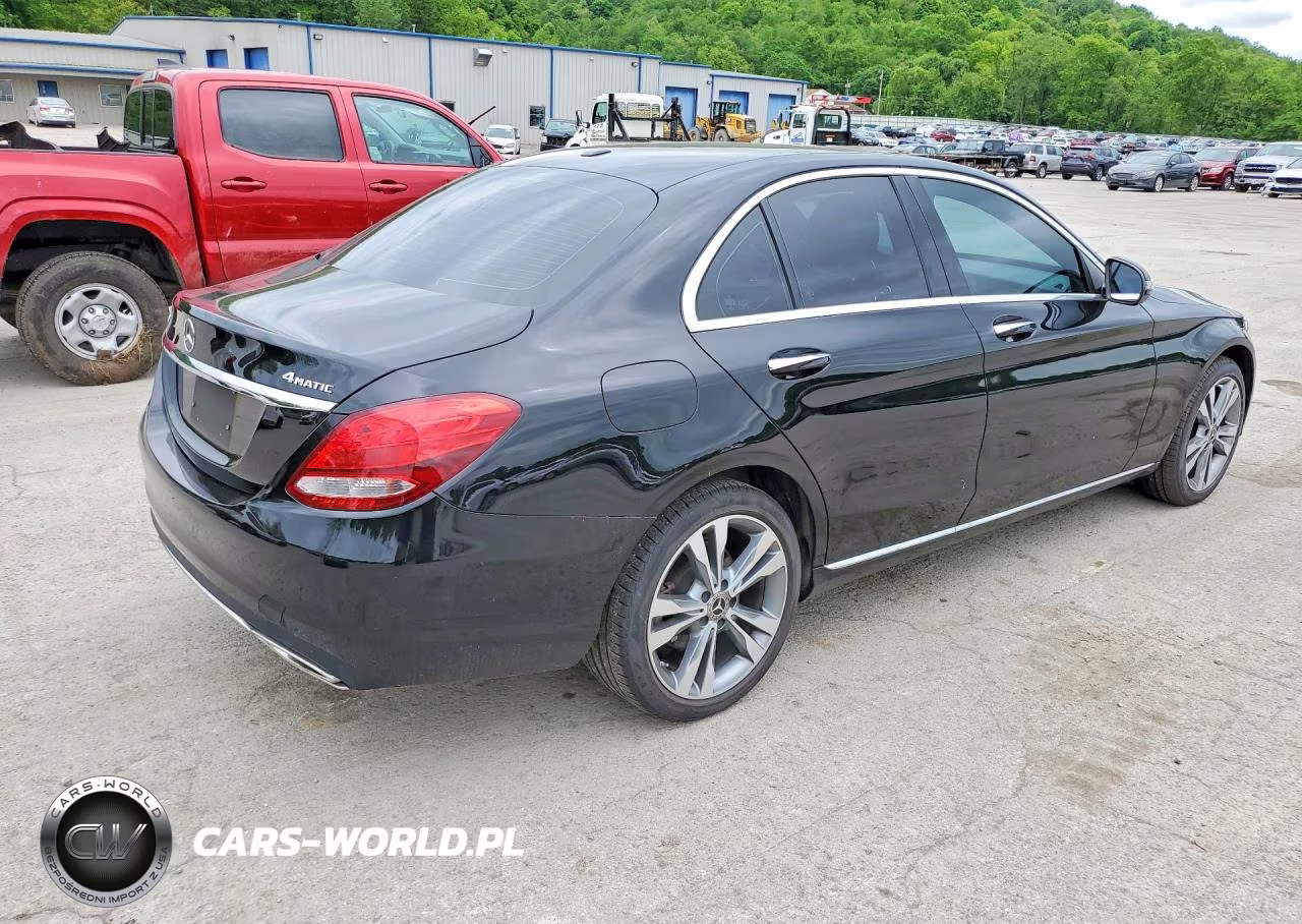 2018 Mercedes-Benz C 300 4Matic VIN:55SWF4KBXJU252824 - 3