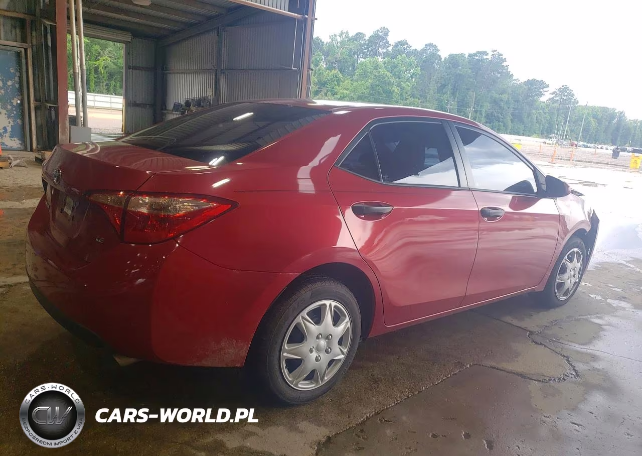 2018 Toyota Corolla Le VIN:5YFBURHE3JP759511 - 3
