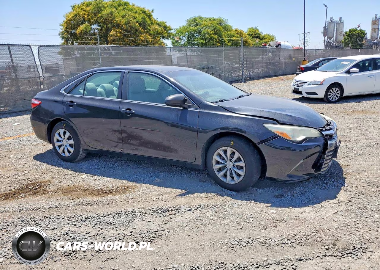 2015 Toyota Camry Le VIN:4T4BF1FK5FR444936 - 4