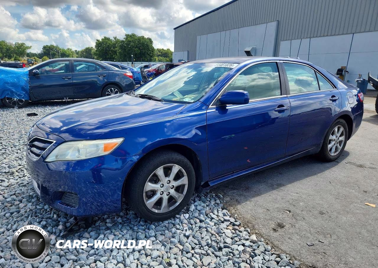 2011 Toyota Camry Le – zdjęcie 1 z 12