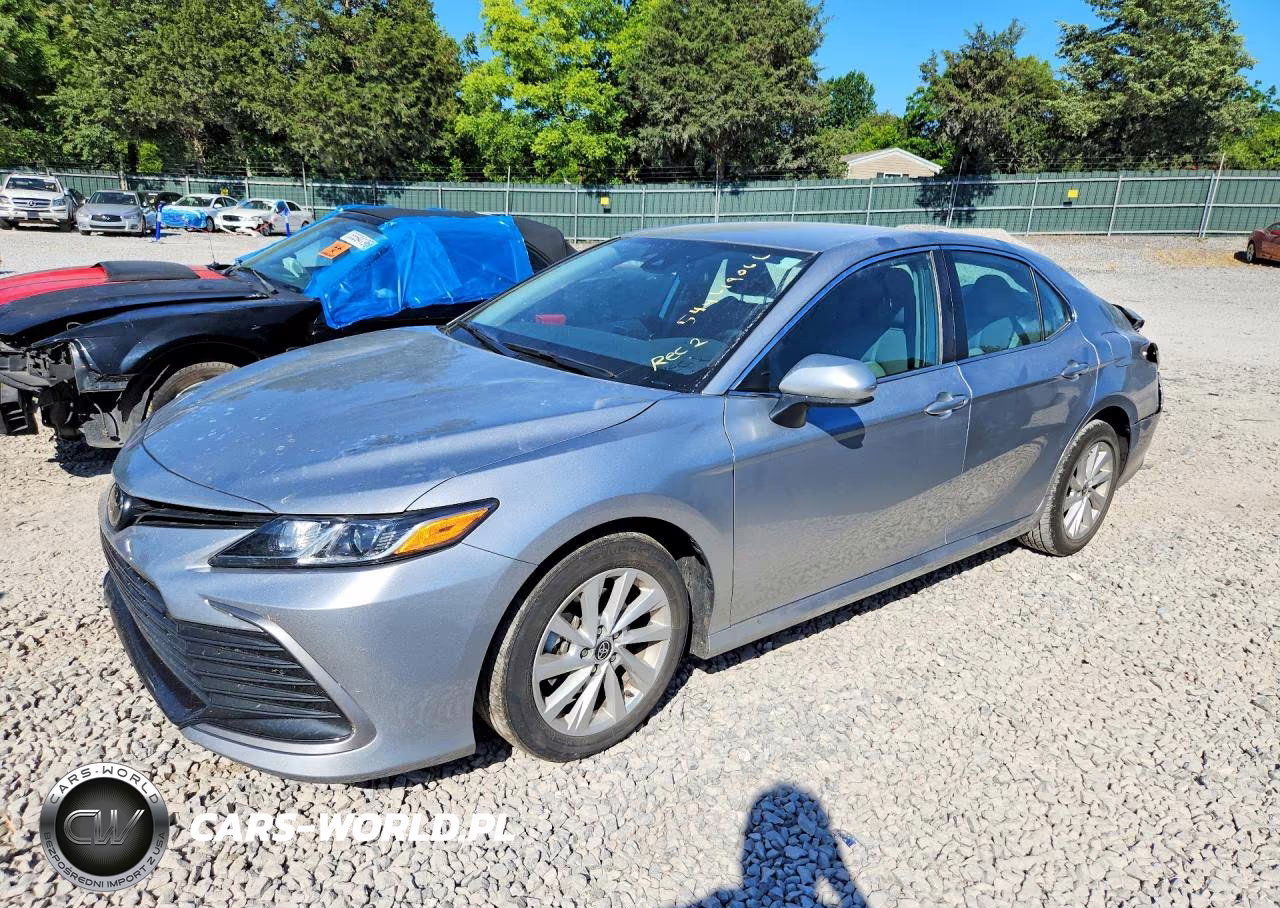 2022 Toyota Camry Le – zdjęcie 1 z 12