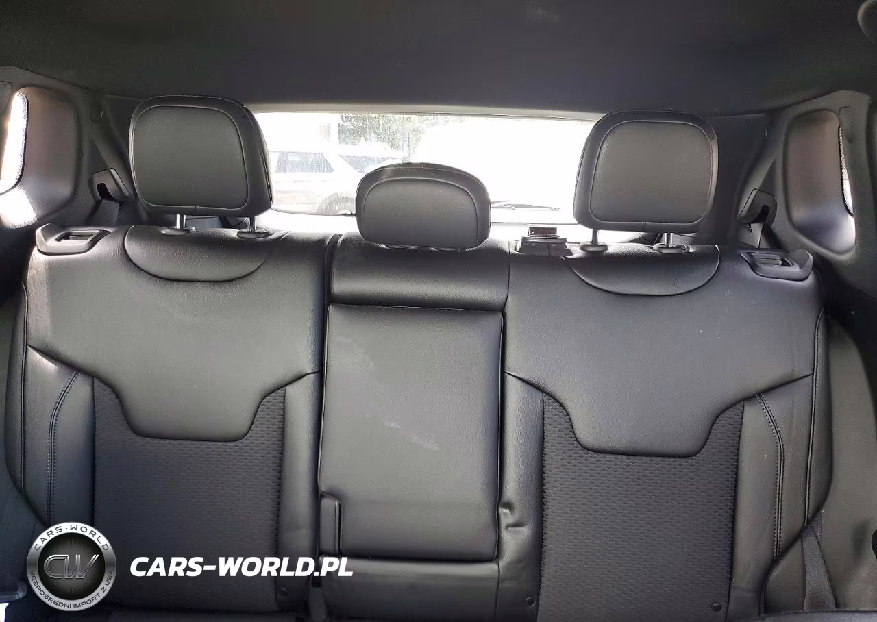 2025 Jeep Compass Latitude VIN:3C4NJDBN4ST586937 - 10