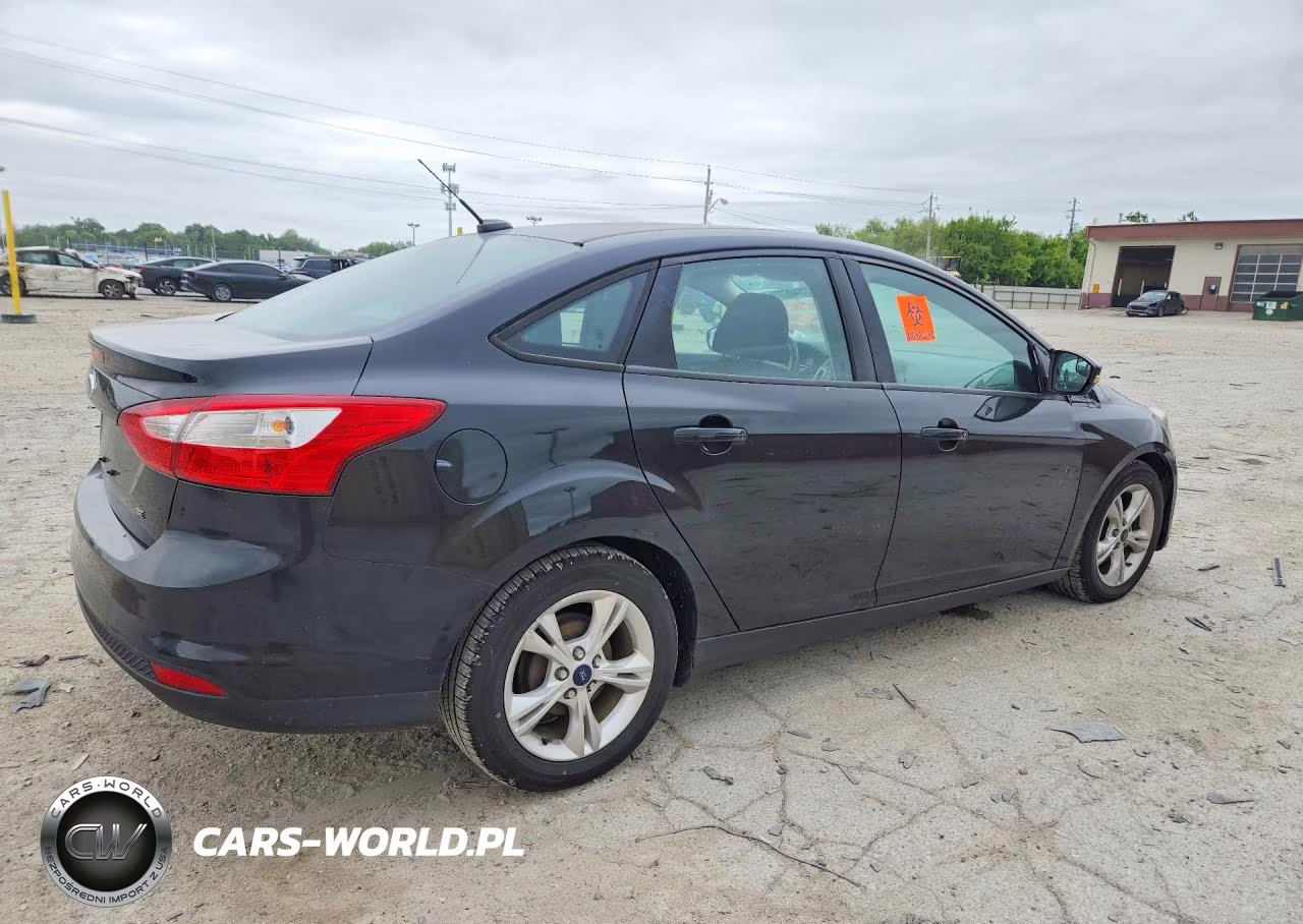 2014 Ford Focus Se VIN:1FADP3F2XEL335866 - 3