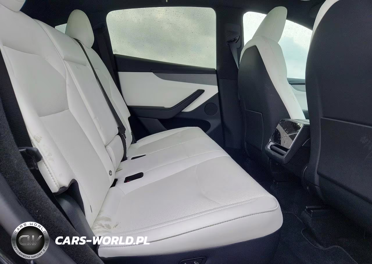 2026 Tesla Model Y VIN:7SAYGDED8TA684593 - 11