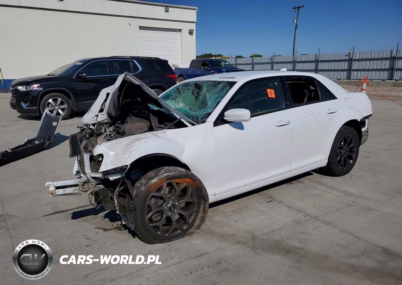 2018 Chrysler 300 S VIN:2C3CCAGG9JH267183 - 1
