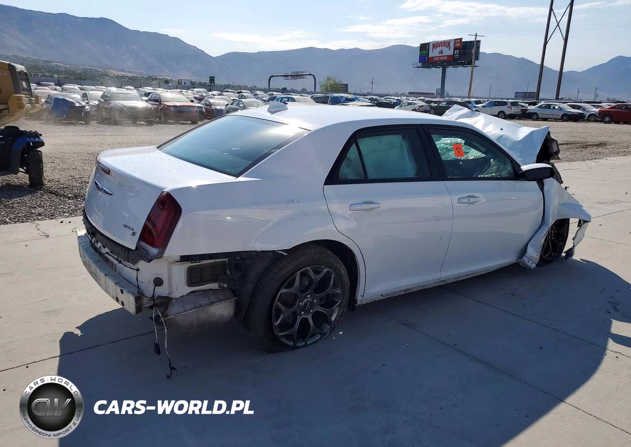 2018 Chrysler 300 S VIN:2C3CCAGG9JH267183 - 3