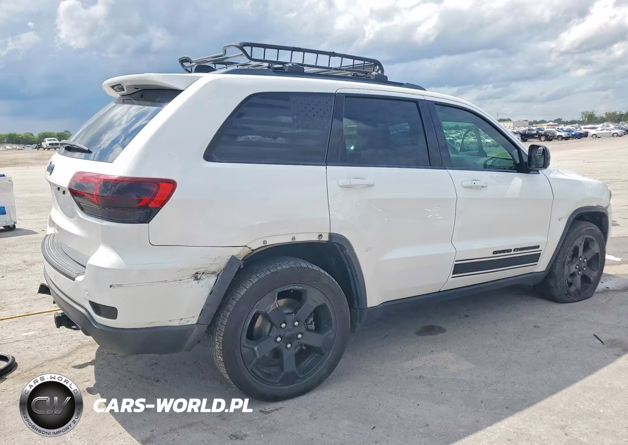 2018 Jeep Grand Cherokee Laredo VIN:1C4RJFAGXJC357849 - 3