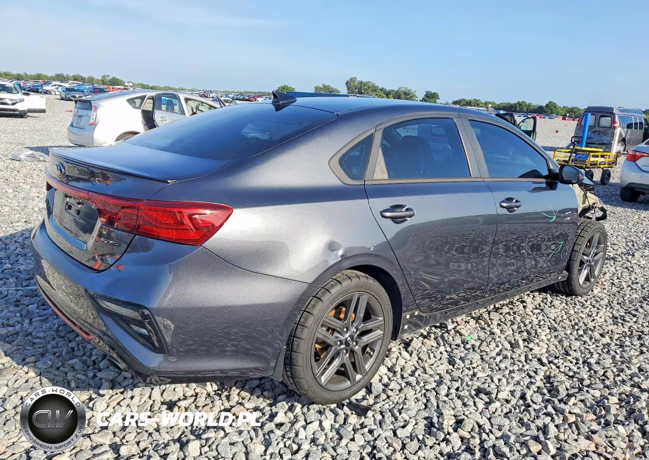 2021 Kia Forte Gt Line VIN:3KPF34AD5ME382677 - 3