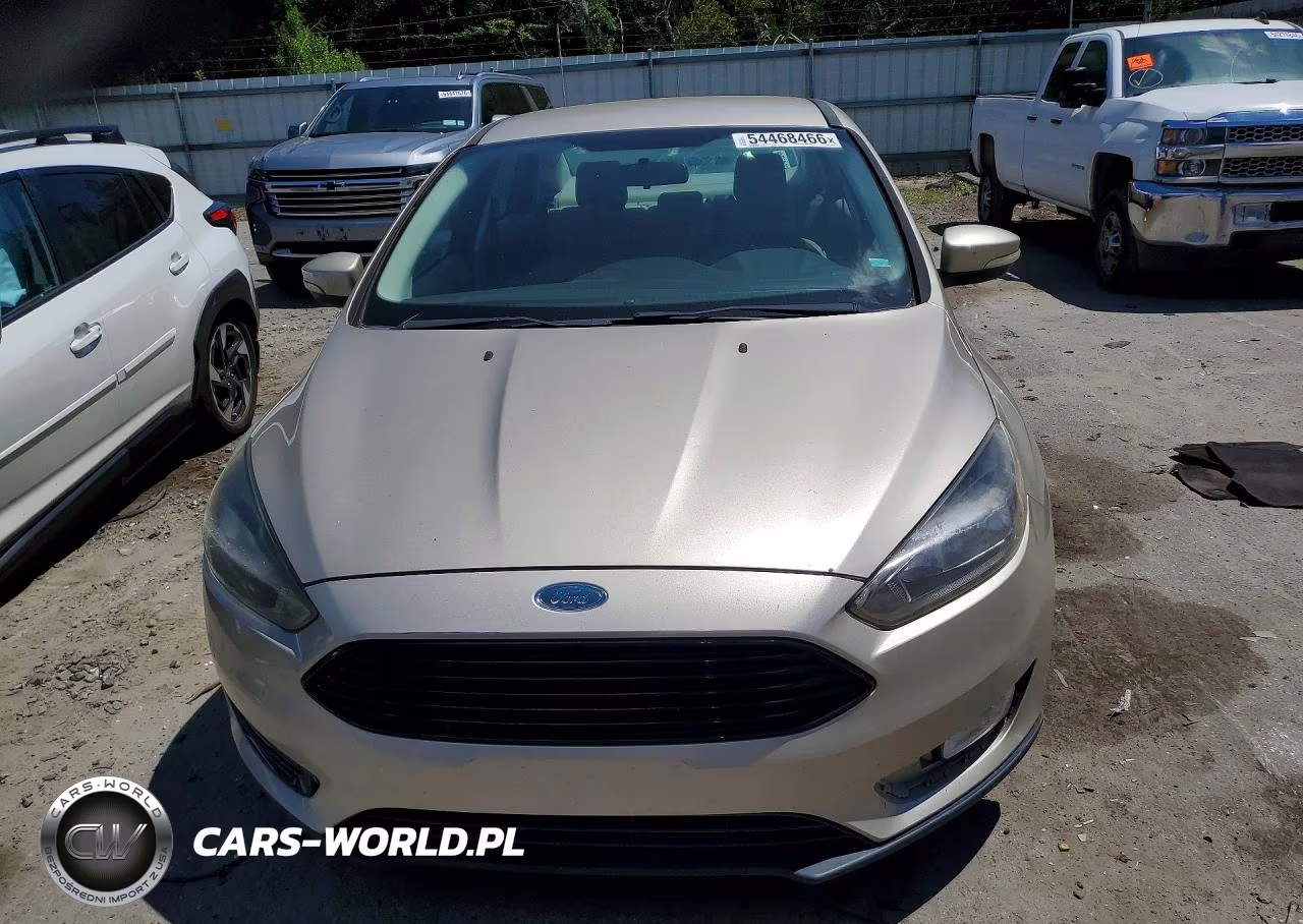 2017 Ford Focus Se VIN:1FADP3FE5HL241182 - 5
