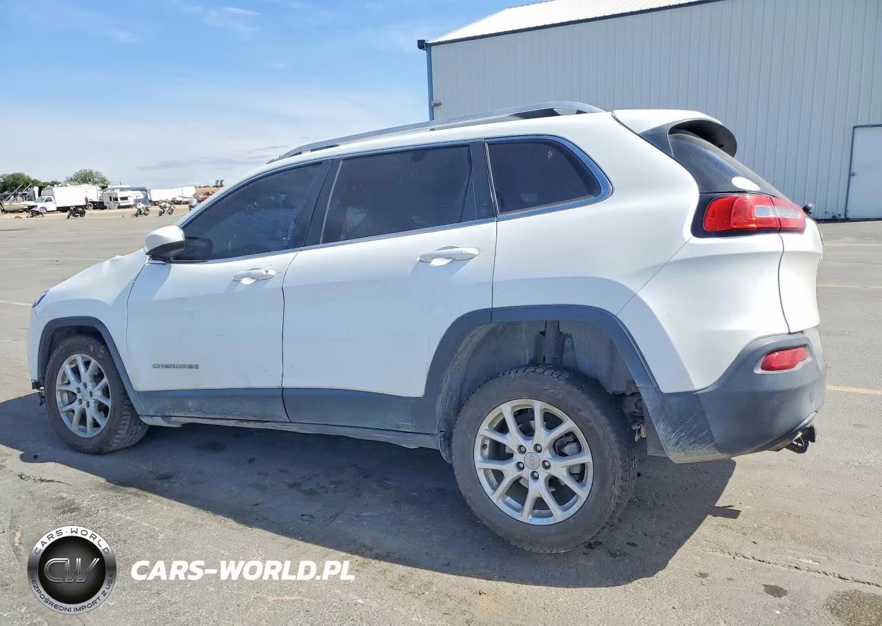 2015 Jeep Cherokee Latitude VIN:1C4PJLCB6FW683192 - 2
