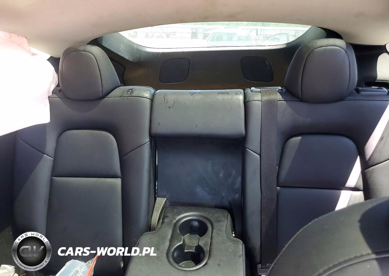 2025 Tesla Model Y VIN:7SAYGDED7SA372568 - 10