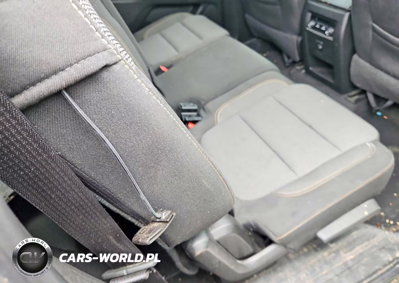 2018 Chevrolet Traverse Ls VIN:1GNERFKW1JJ128203 - 11