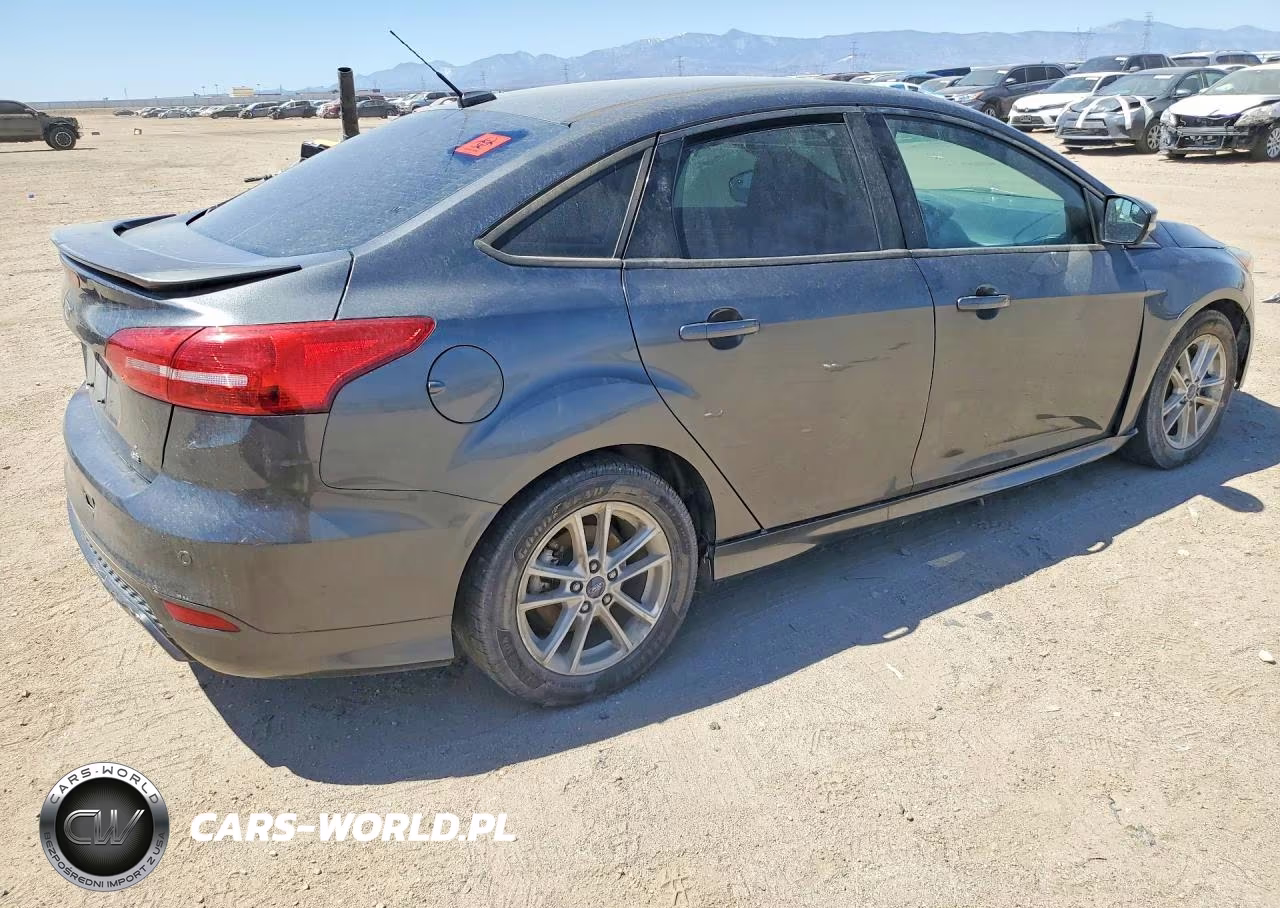 2016 Ford Focus Se VIN:1FADP3F29GL387900 - 3
