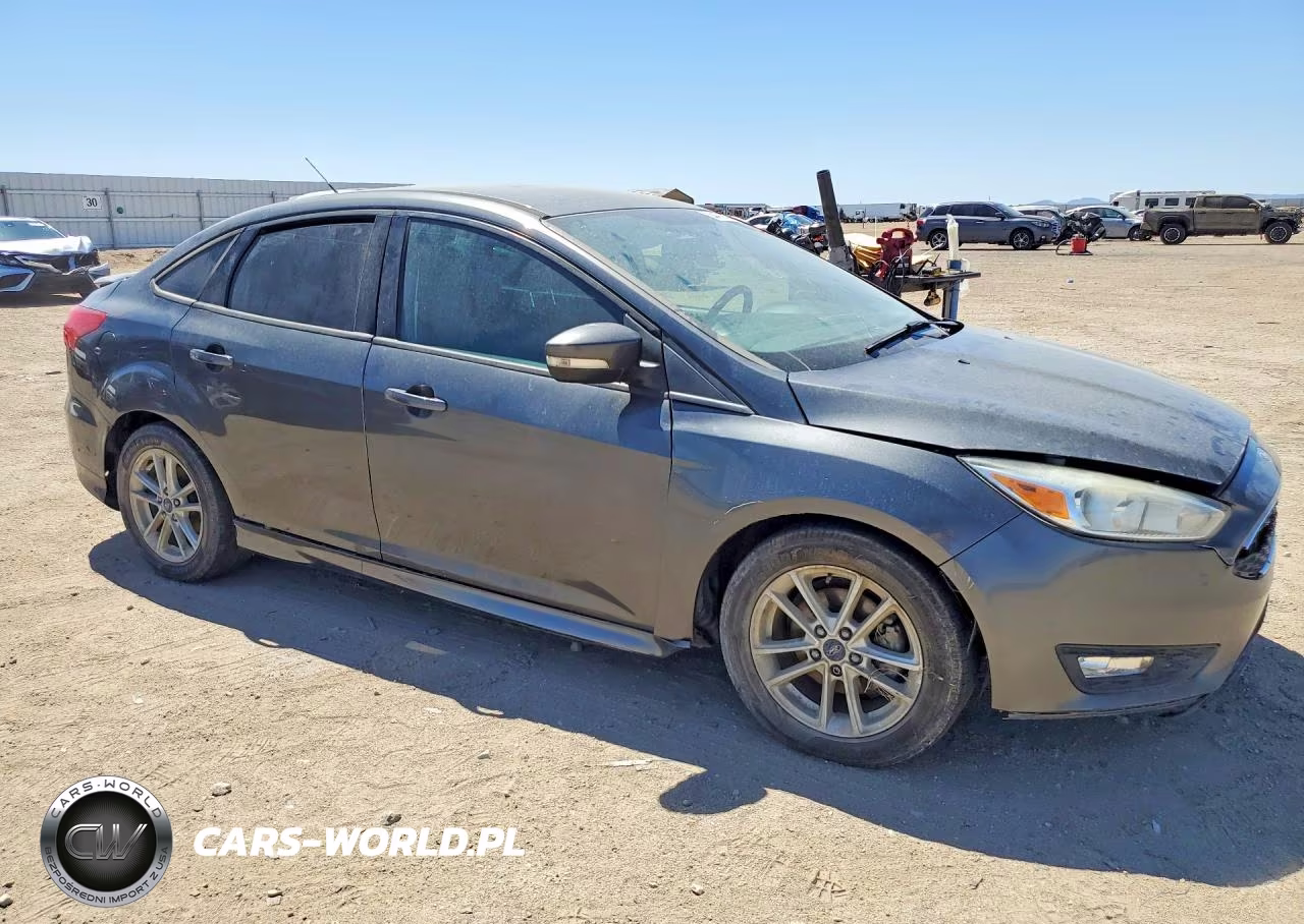 2016 Ford Focus Se VIN:1FADP3F29GL387900 - 4