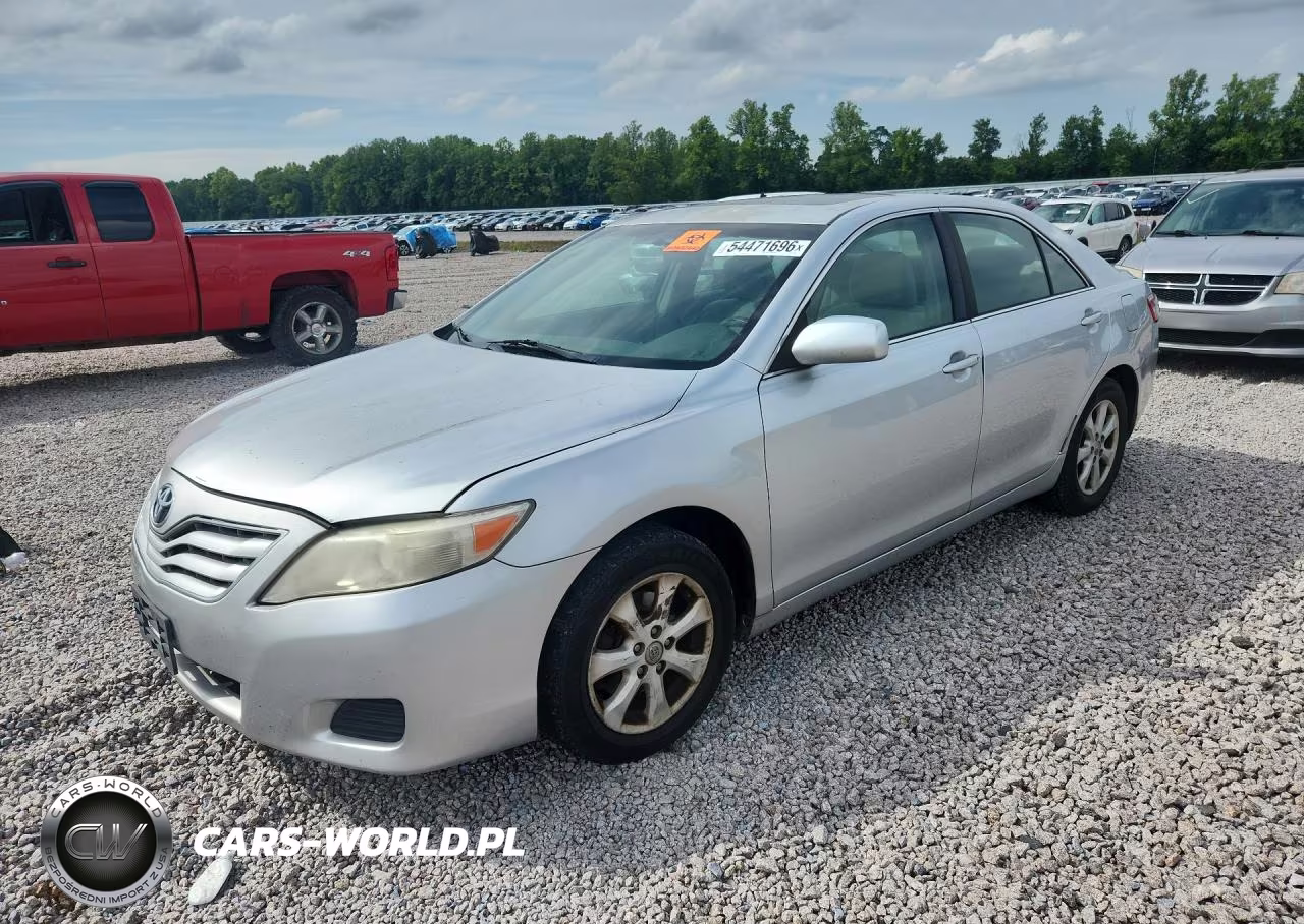 2010 Toyota Camry Le – zdjęcie 1 z 12