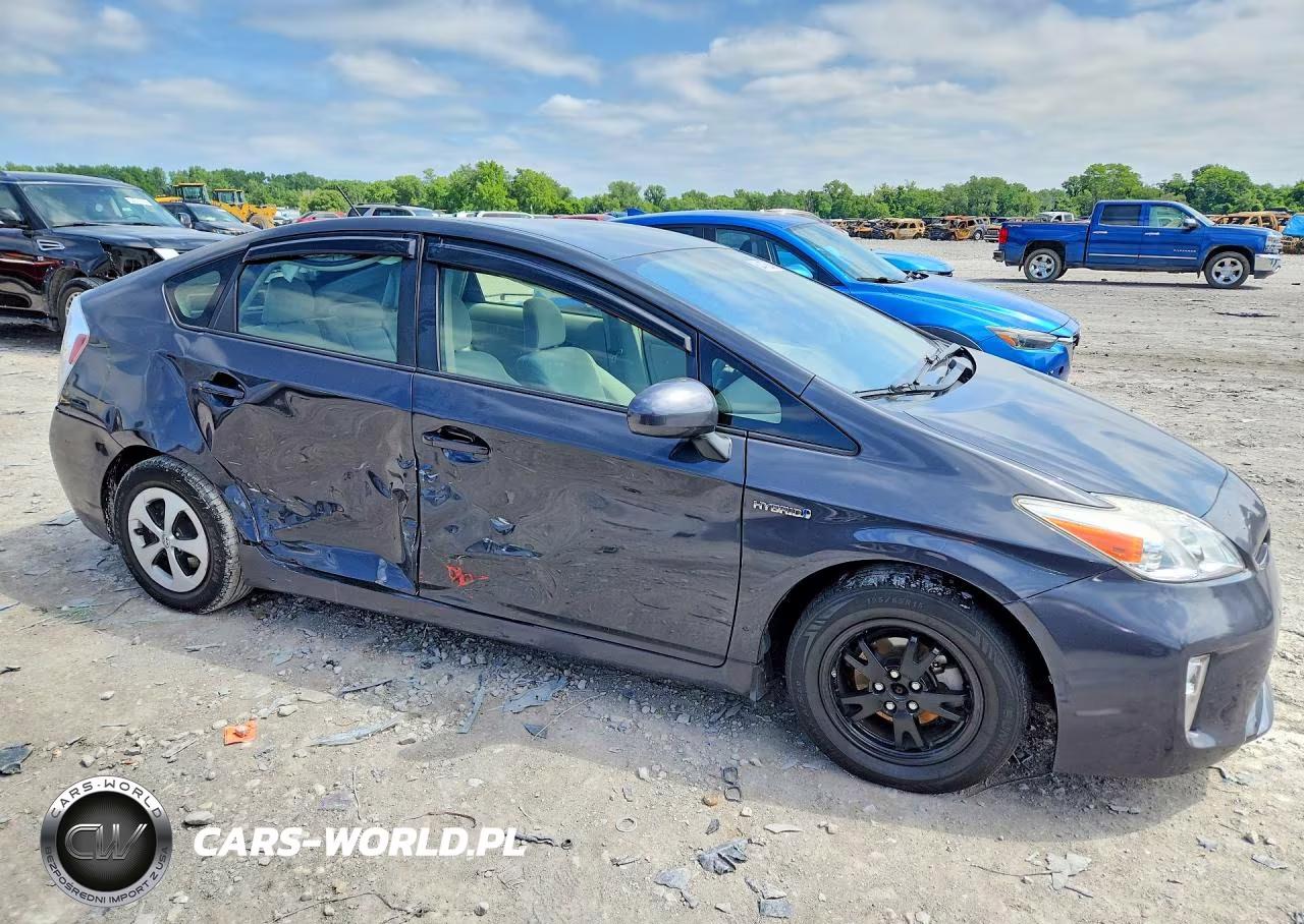 2015 Toyota Prius Three VIN:JTDKN3DU9F0417831 - 4