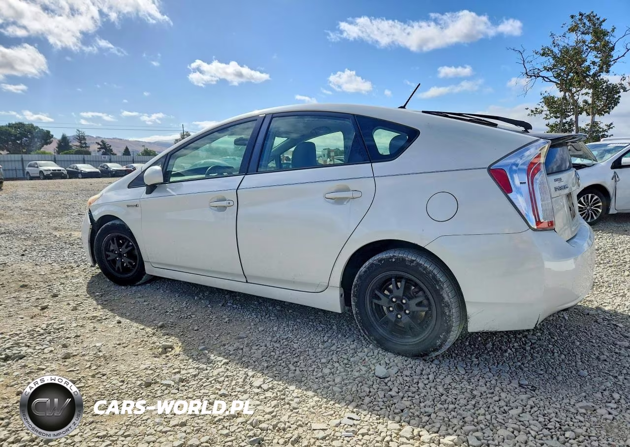 2014 Toyota Prius Two VIN:JTDKN3DU7E1762879 - 2
