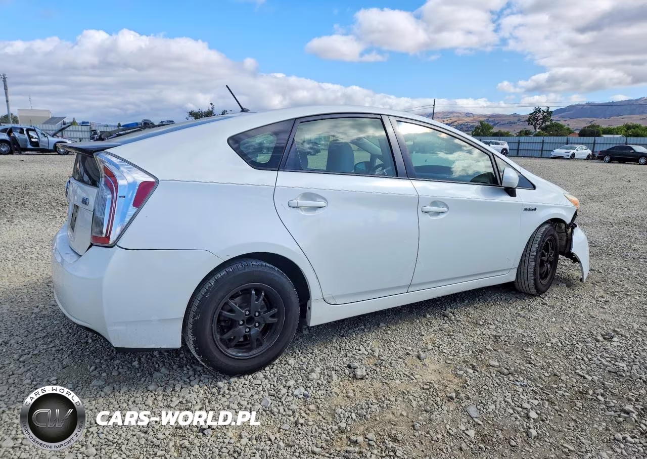2014 Toyota Prius Two VIN:JTDKN3DU7E1762879 - 3