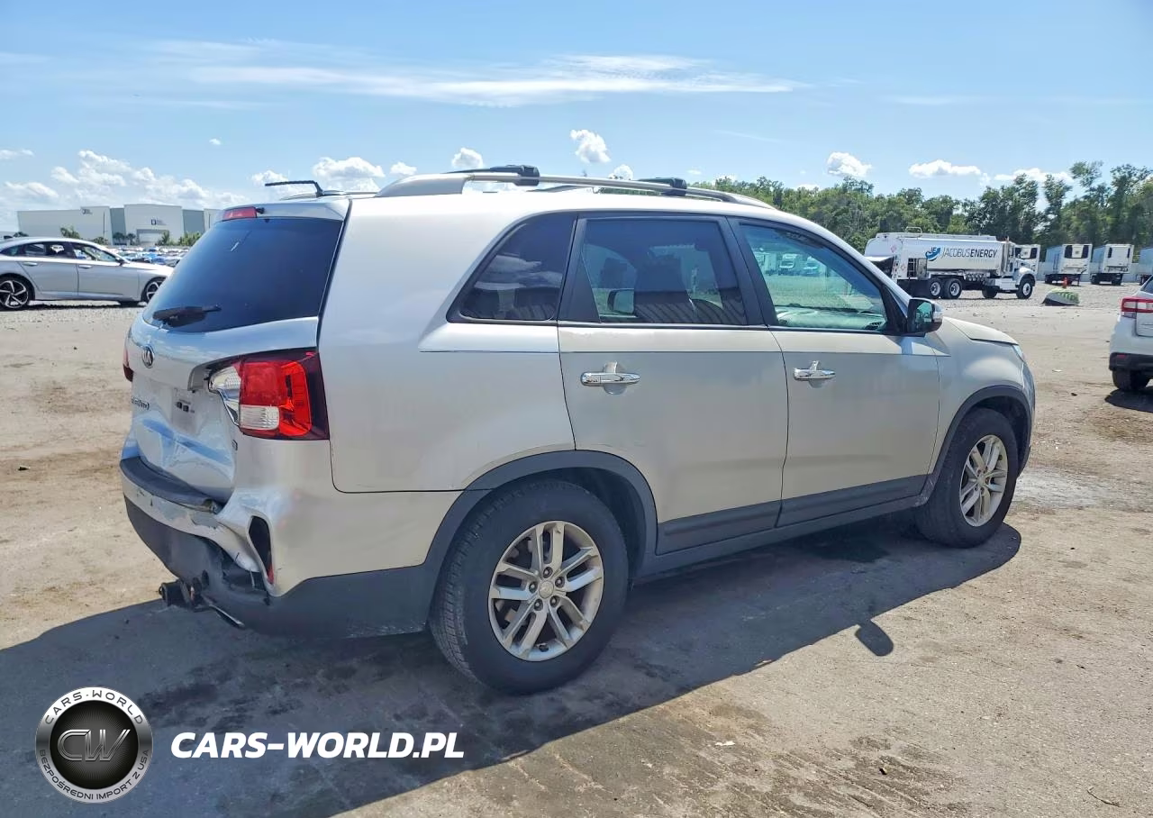 2014 Kia Sorento Lx VIN:5XYKT4A75EG469251 - 3
