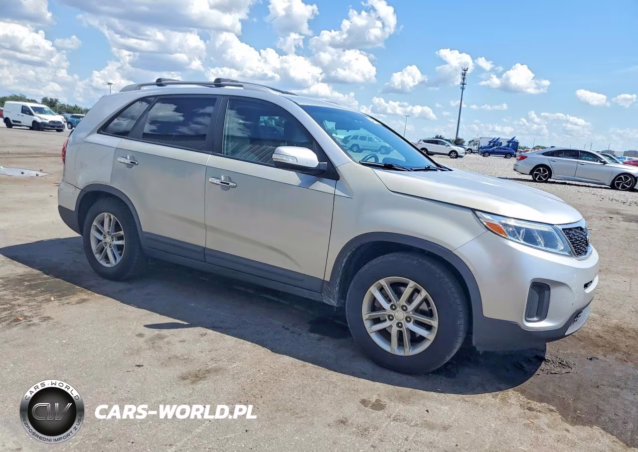 2014 Kia Sorento Lx VIN:5XYKT4A75EG469251 - 4