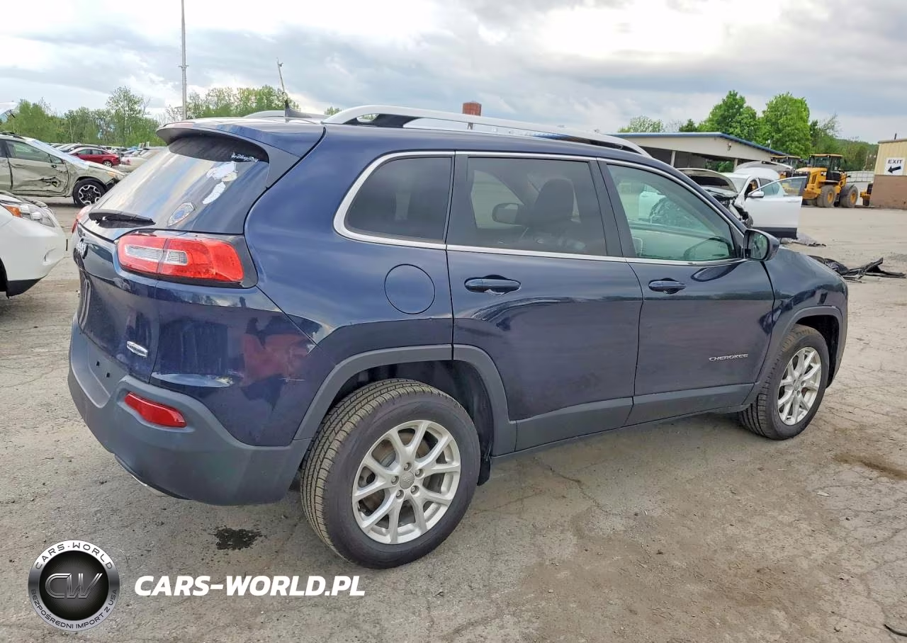 2016 Jeep Cherokee Latitude VIN:1C4PJMCS6GW131926 - 3