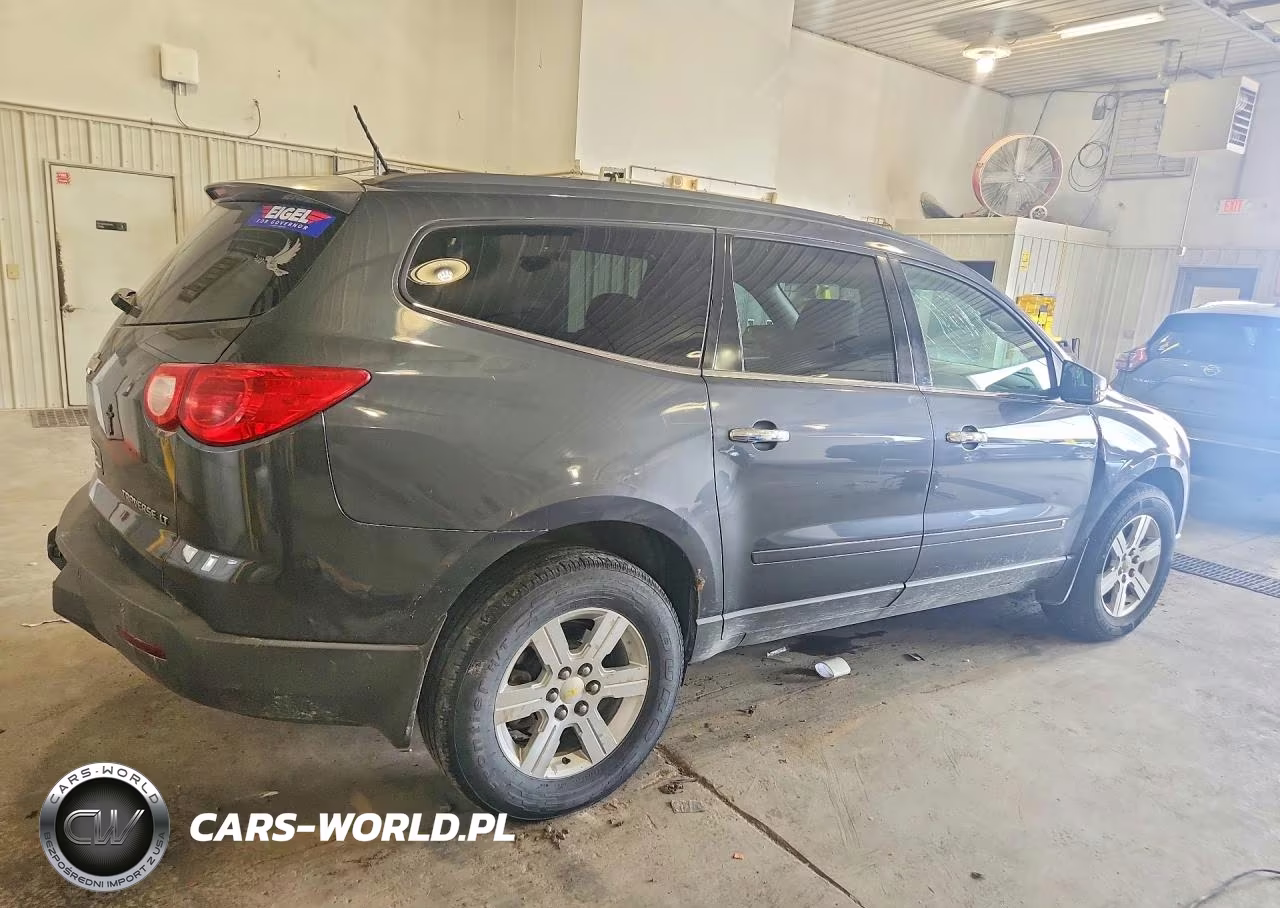 2010 Chevrolet Traverse Lt VIN:1GNLRFED9AS145424 - 3