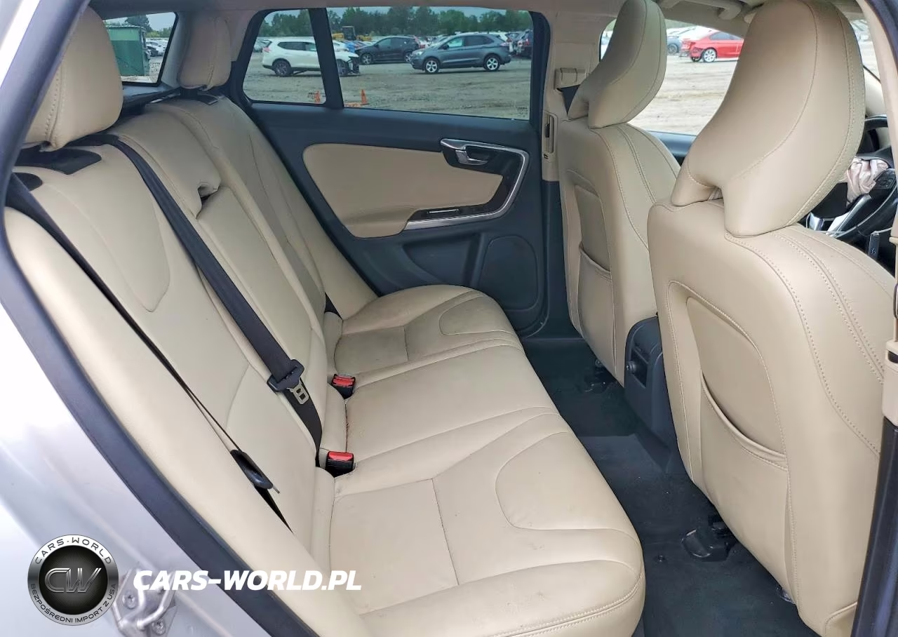 2015 Volvo V60 Cross Country Premier VIN:YV4612HK5F1001363 - 10