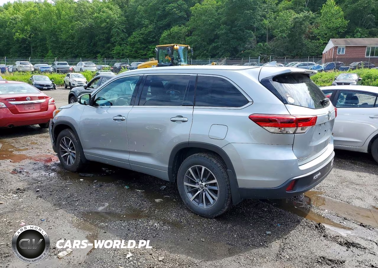 2018 Toyota Highlander Xle VIN:5TDJZRFH3JS857097 - 2