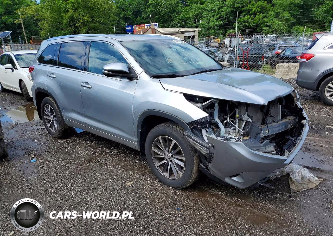 2018 Toyota Highlander Xle VIN:5TDJZRFH3JS857097 - 4