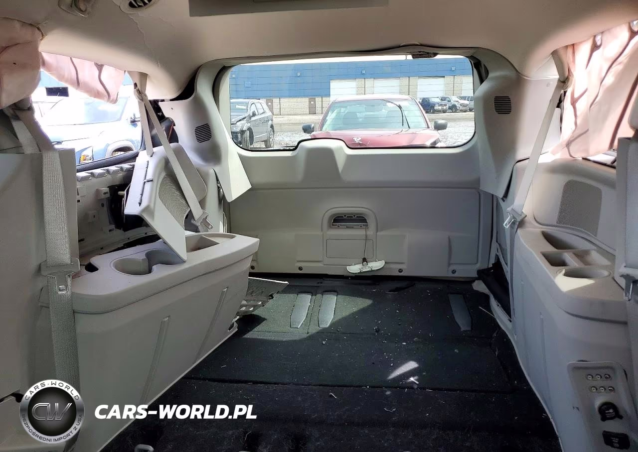 2010 Chrysler Town & Country Touring Plus VIN:2A4RR8DX6AR456654 - 10