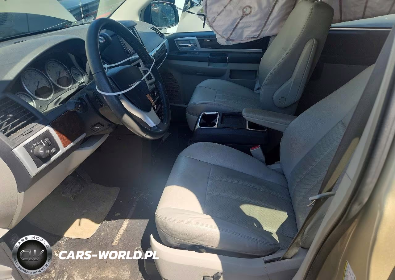 2010 Chrysler Town & Country Touring Plus VIN:2A4RR8DX6AR456654 - 7