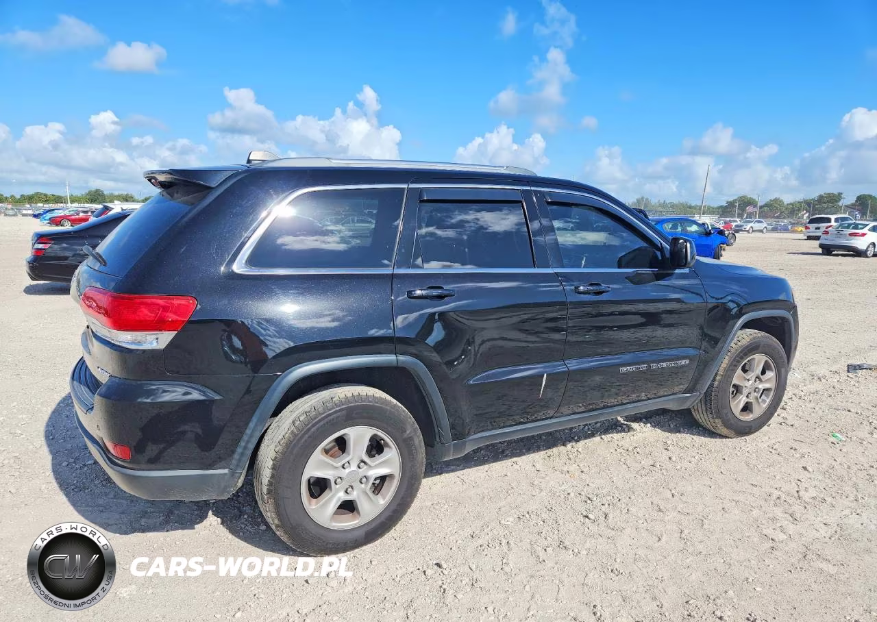 2017 Jeep Grand Cherokee Laredo VIN:1C4RJFAGXHC962822 - 3