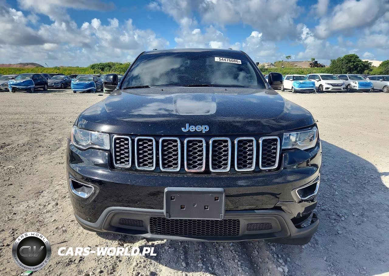 2017 Jeep Grand Cherokee Laredo VIN:1C4RJFAGXHC962822 - 5