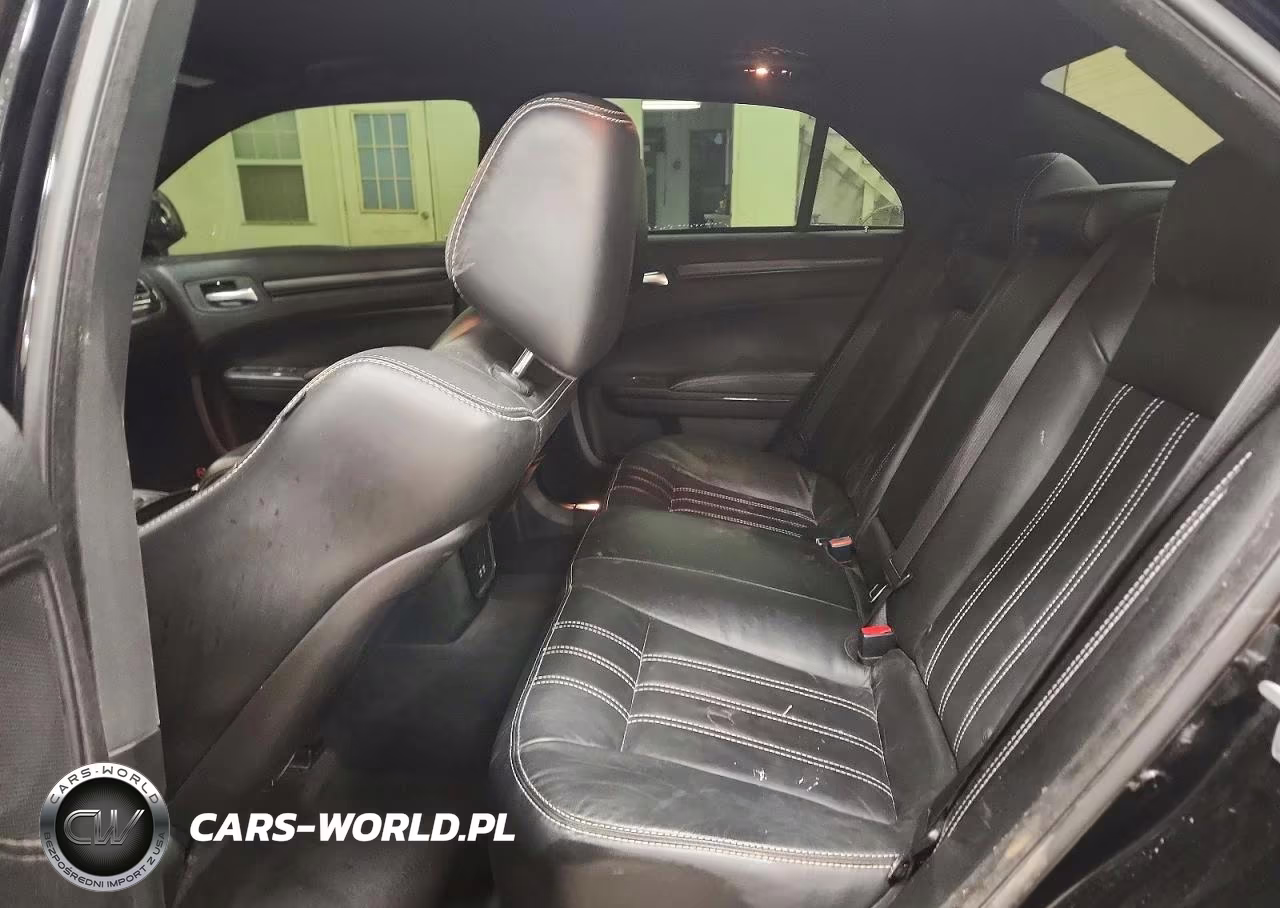 2016 Chrysler 300 S VIN:2C3CCABG0GH304489 - 10