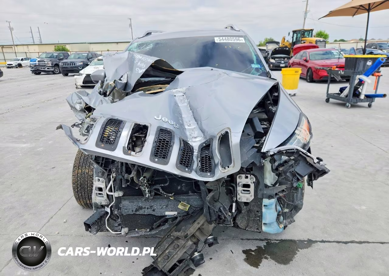 2016 Jeep Cherokee Latitude VIN:1C4PJLCB2GW346844 - 5