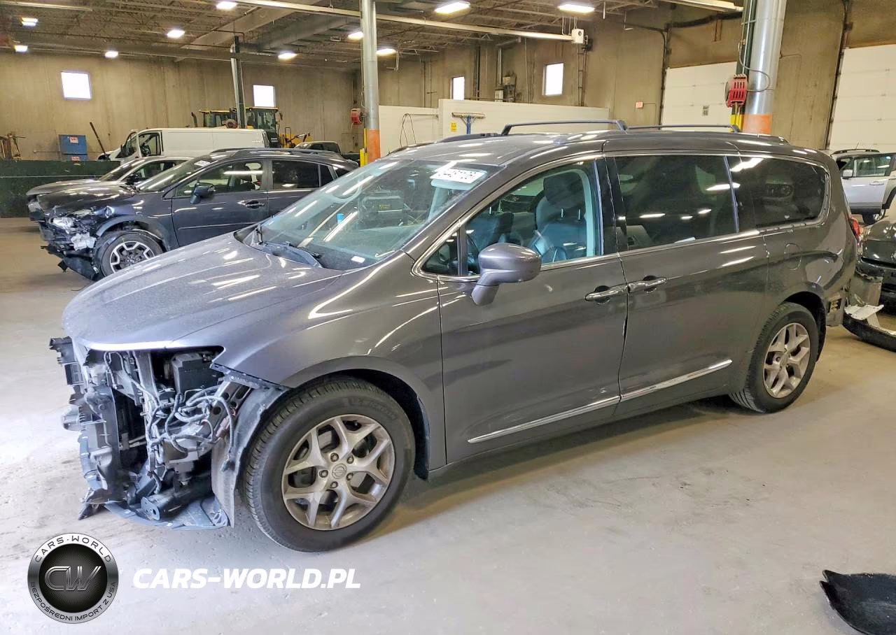 2017 Chrysler Pacifica Touring L Plus