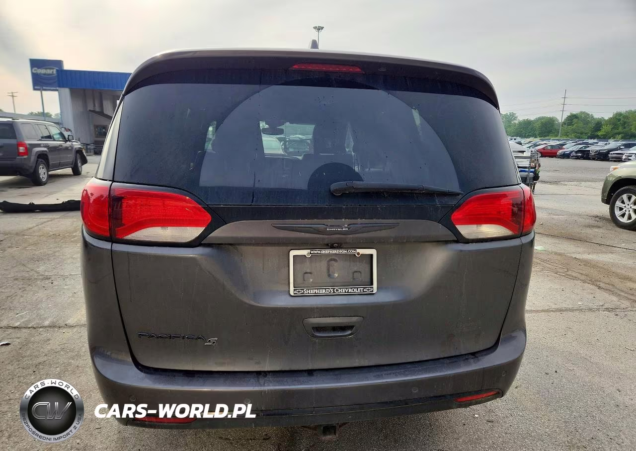 2018 Chrysler Pacifica Touring L Plus VIN:2C4RC1EG4JR227628 - 6
