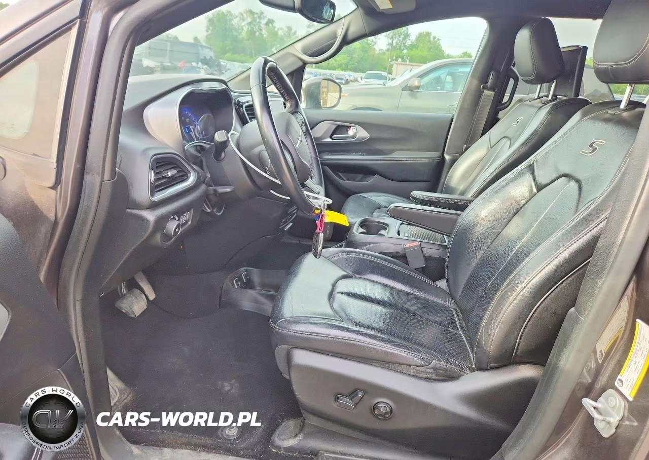 2018 Chrysler Pacifica Touring L Plus VIN:2C4RC1EG4JR227628 - 7