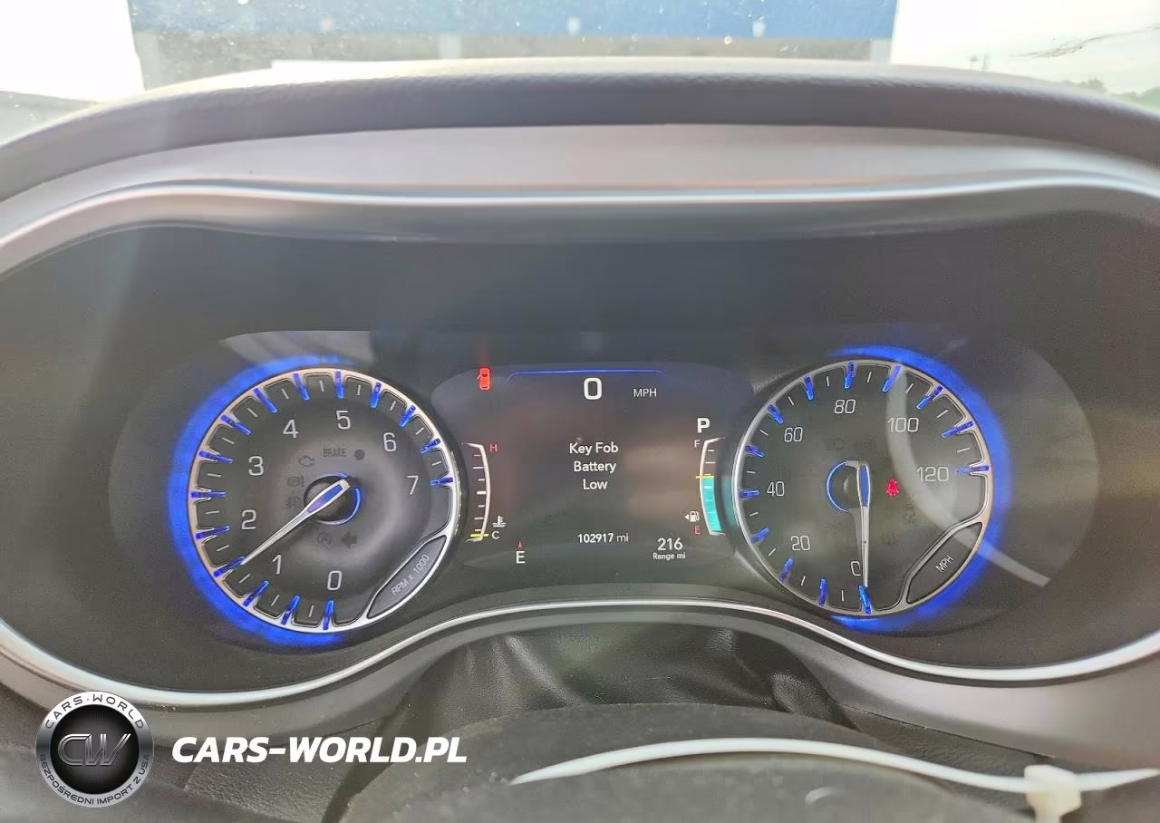 2018 Chrysler Pacifica Touring L Plus VIN:2C4RC1EG4JR227628 - 9