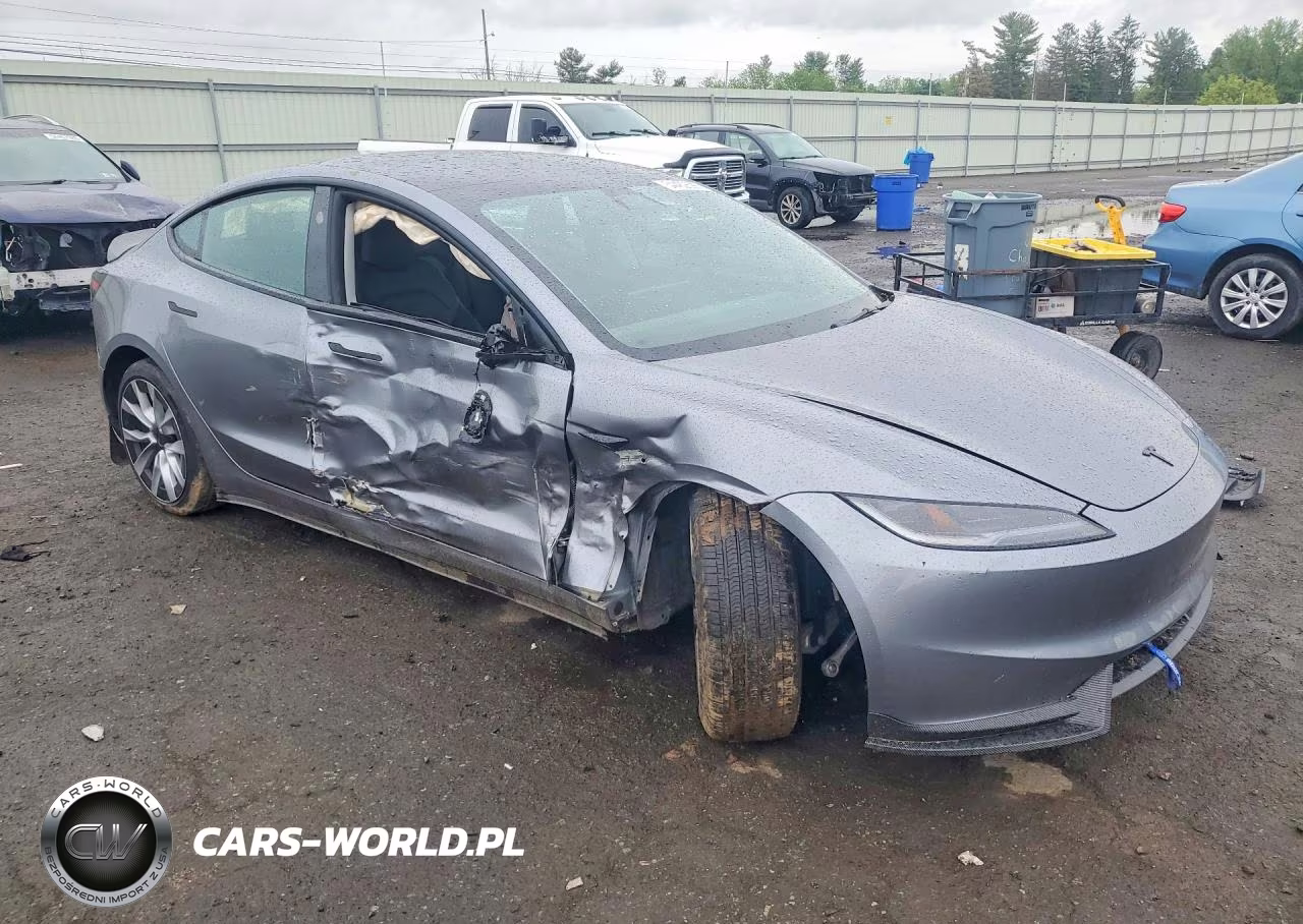 2025 Tesla Model 3 VIN:5YJ3E1EAXSF048194 - 4