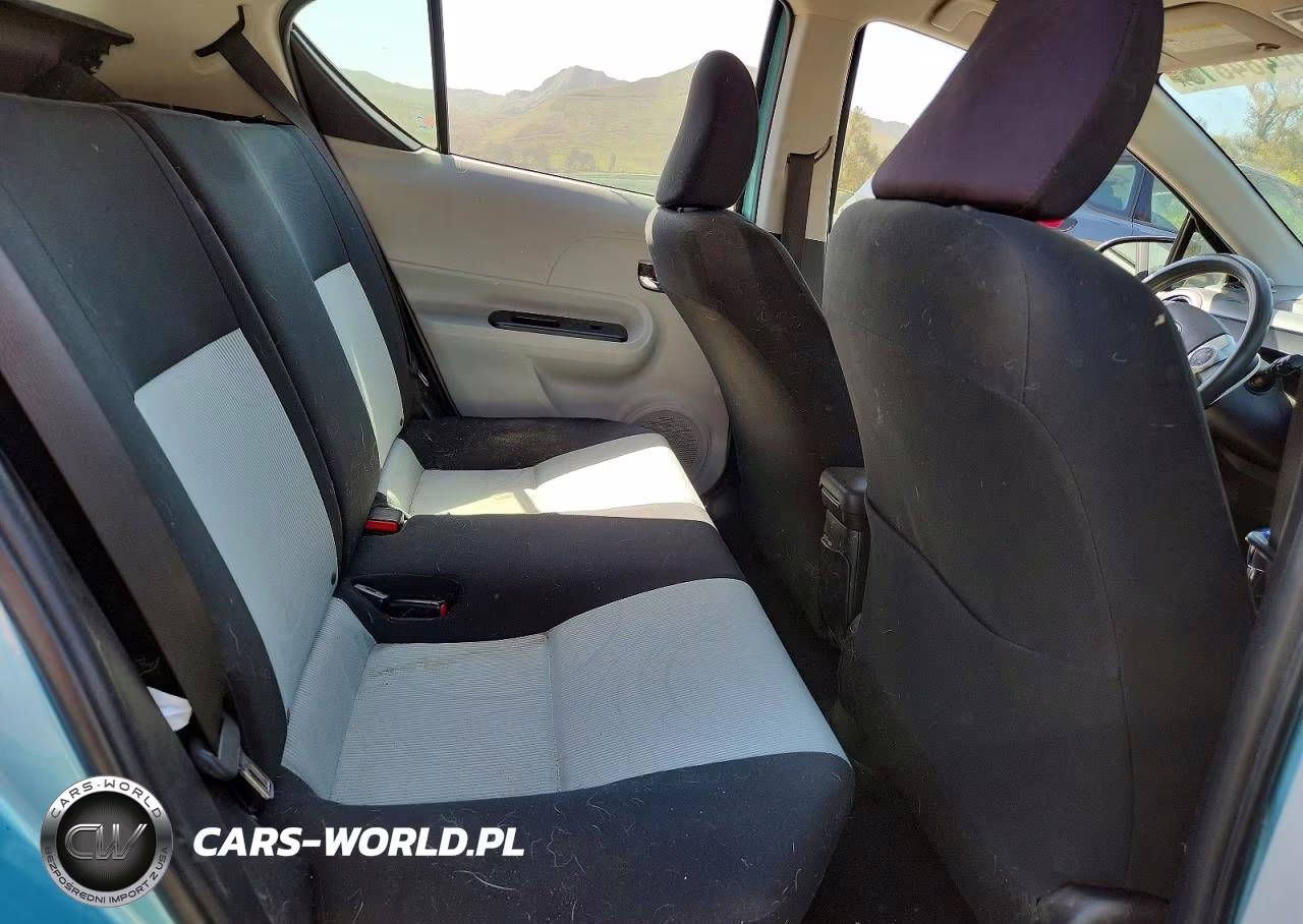 2012 Toyota Prius C Three VIN:JTDKDTB3XC1005629 - 10