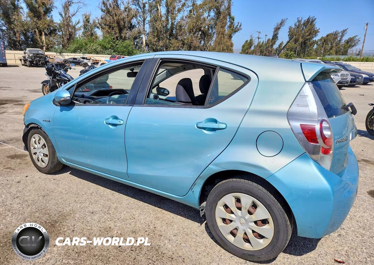 2012 Toyota Prius C Three VIN:JTDKDTB3XC1005629 - 2