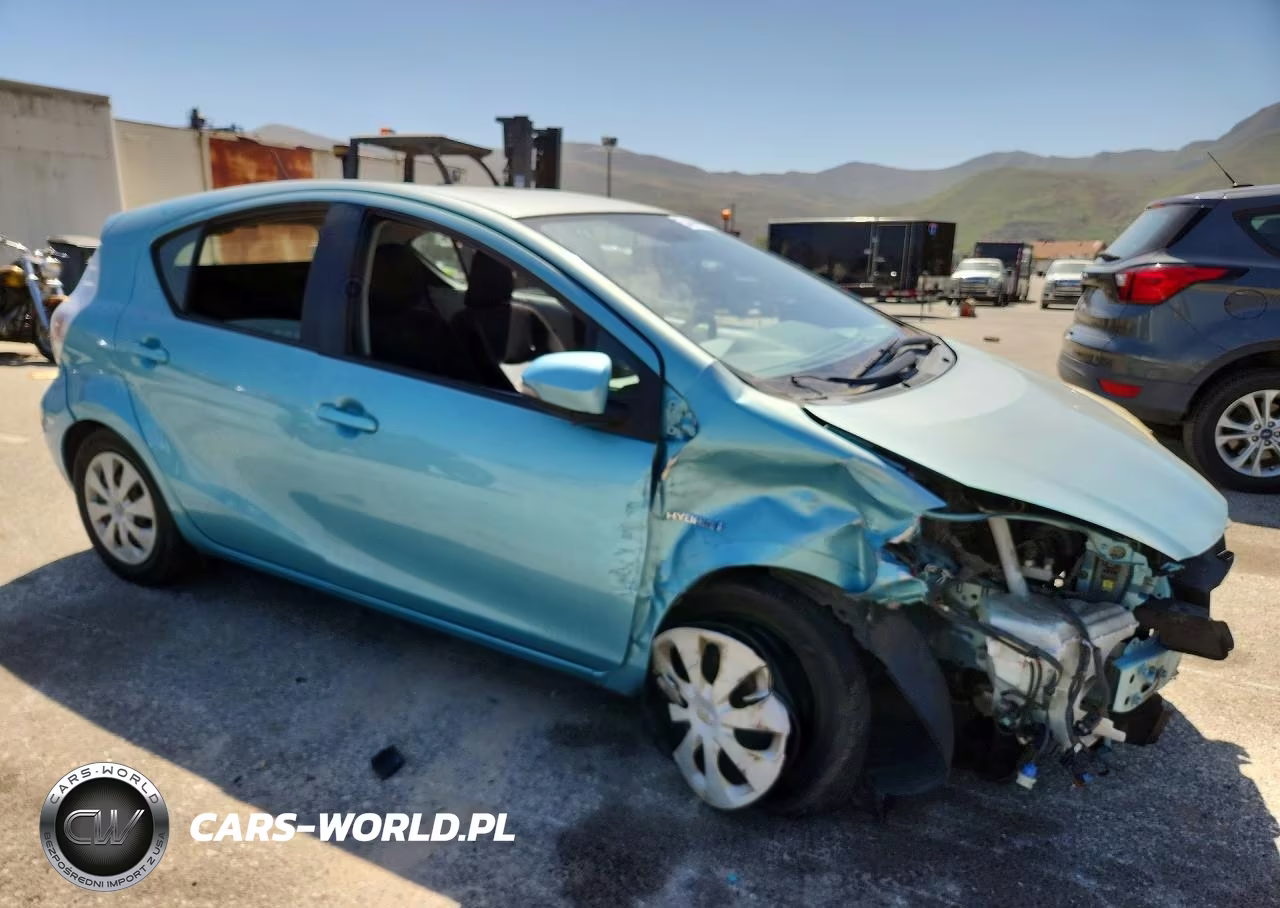 2012 Toyota Prius C Three VIN:JTDKDTB3XC1005629 - 4