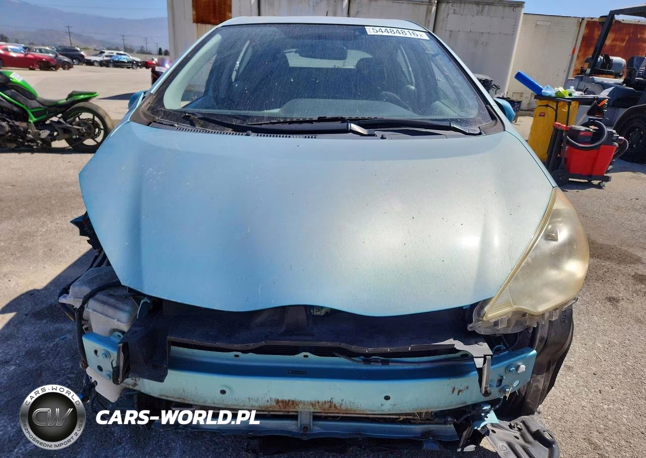 2012 Toyota Prius C Three VIN:JTDKDTB3XC1005629 - 5
