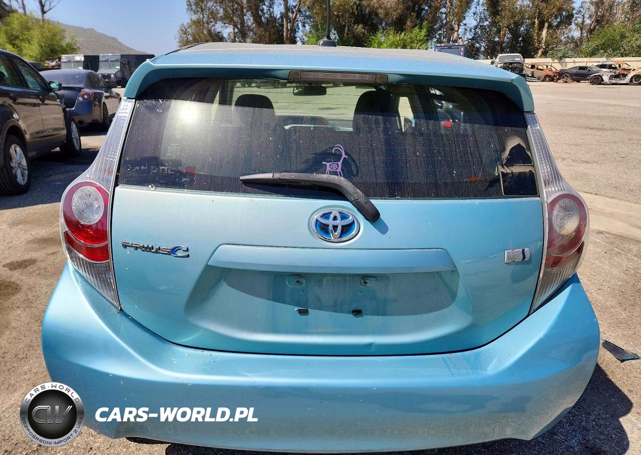 2012 Toyota Prius C Three VIN:JTDKDTB3XC1005629 - 6