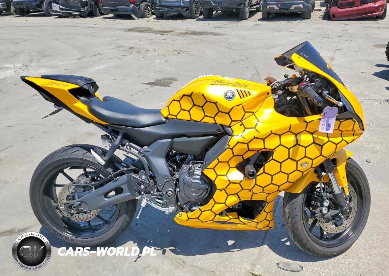 2025 Yamaha Yzfr7